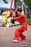 福建福州：百名武术爱好者共展传统武术风采